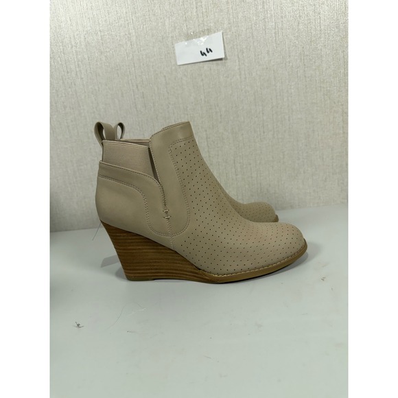 DV by Dolce Vita Shoes - DV DOLCE‎ VITA ANTHROPOLOGIE GERDY SIZE 8 PERFORATED ANKLE WEDGE BOOTIE BOOT